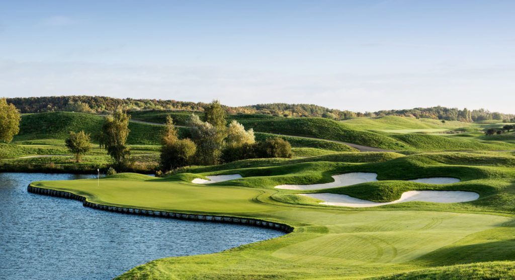 Le Golf National, 2 18-hole 40min away from Paris