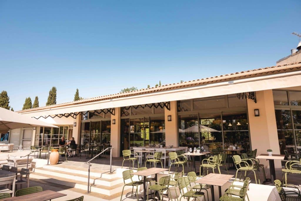 Terrasse restaurant Victoire, Golf de la Grande Bastide, Resonance Golf Collection