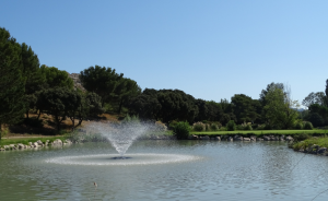 Installation d’une fontaine aératrice flottante au Golf de Servanes - Open Golf Club